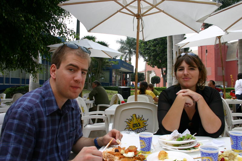 Le déjeuner sur la place de Barranco 3
